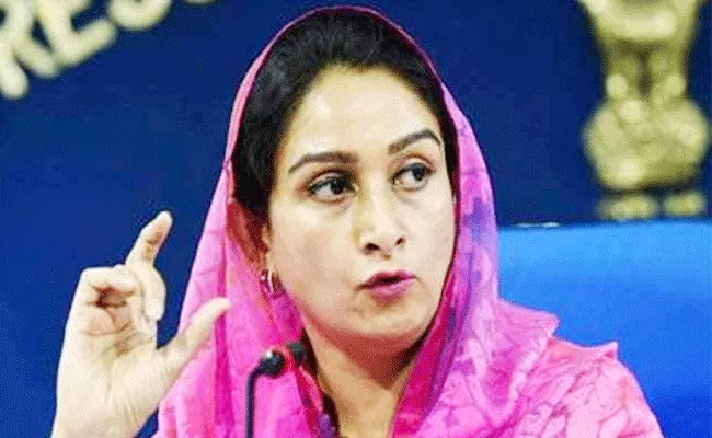 Harsimrat Badal Slams Pakistan Over Kartarpur Visit Fee - Sakshi