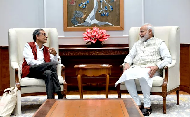 Nobel Prize winner Abhijit Banerjee Meets Modi - Sakshi