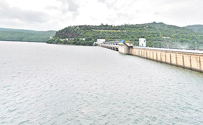 Krishna River Gets Huge Water Due To Heavy Rain At West Side - Sakshi