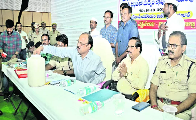 Exise Department Get Huge Revenue With Liquor Store Tenders - Sakshi