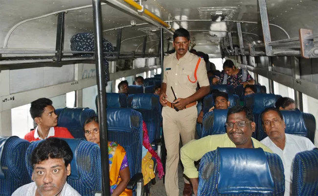 Nalgonda RTC Buses Running Under Police Protection - Sakshi