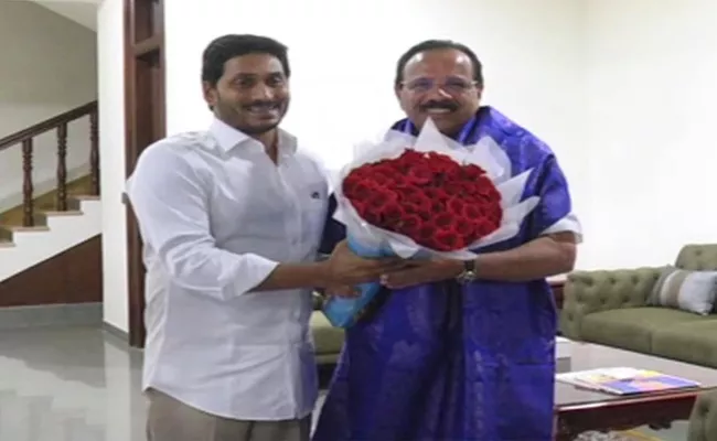 Sadananda Gowda Visited YS Jaganmohan Reddy House In Tadepalli - Sakshi