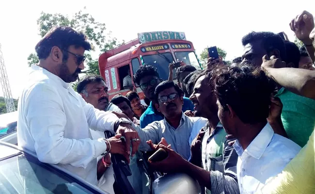 People Blocked Bala Krishna Car At Galibipally - Sakshi