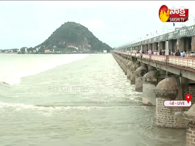 Heavy inflows fill prakasam barrage