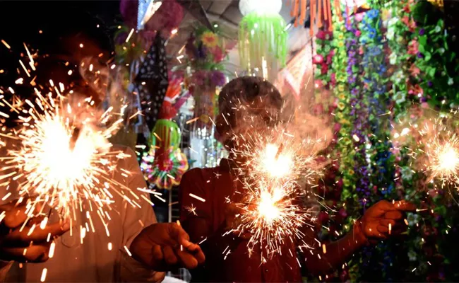 Diwali 2019: What Are Green Crackers - Sakshi