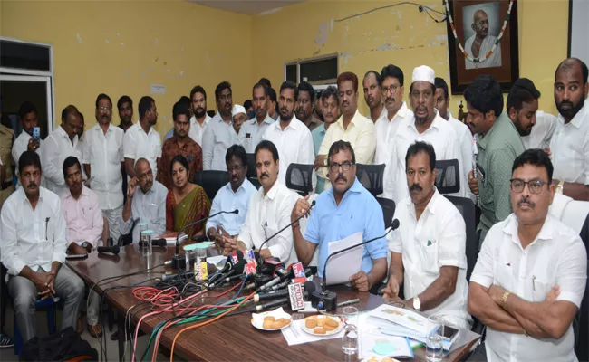 Minister Botsa Sathyanarayana Held Review Meeting On Development Of Guntur - Sakshi 