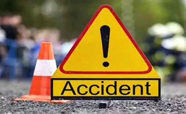 Husband Died Road Accident East Godavari - Sakshi