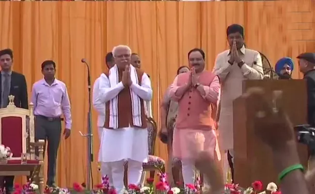 Manohar Lal Khattar takes oath as the Chief Minister of Haryana - Sakshi