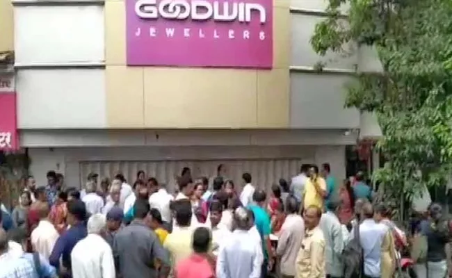 Goodwin Jewellers case: 25 more plaints filed  - Sakshi