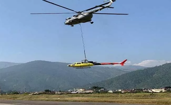 IAF Choppers Evacuate A Crashed Private Aircraft In Kedarnath - Sakshi