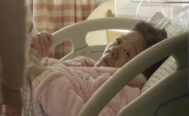 China Old Woman Gave Birth Child At The Age Of 67 - Sakshi