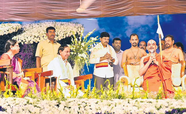 CM KCR And His Wife Takes Blessings From Chinna Jeeyar Swamy In Thirunakshatram Mahotsavam - Sakshi