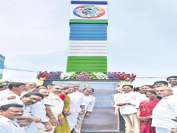 YS Jagan Inaugurates village secretariat in East Godavari district Karapa - Sakshi