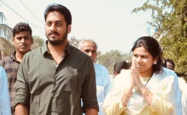 Police Case Filed Against Bhuma Akhila Priya husband Bhargav Ram - Sakshi