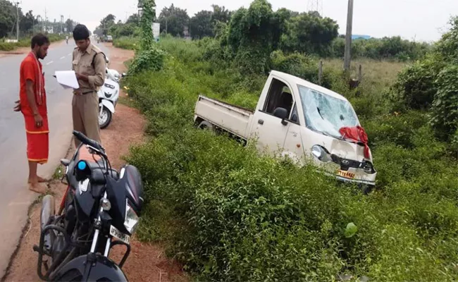 Man Died in Road Accident East Godavari - Sakshi