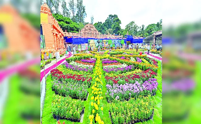 Flower Garden  Arranged At Tirumala - Sakshi