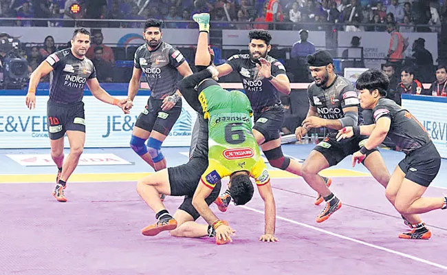 U Mumba Reach Playoffs With Win Over Patna Pirates - Sakshi