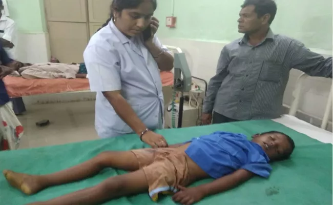 Realizing That The Nerve Is Beating While Doing Child Funeral In Kurnool - Sakshi