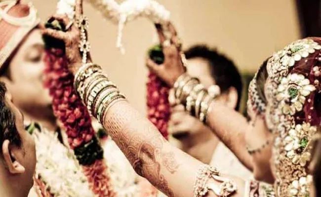 Groom Arrest in Cheating Case With Four Marriages Anantapur - Sakshi