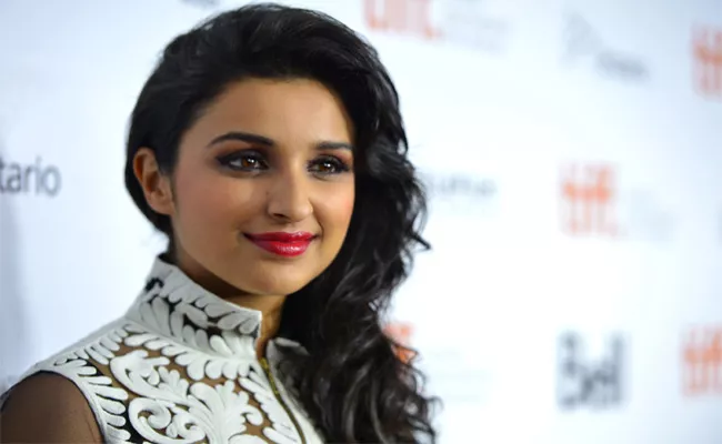 Parineeti Chopra  Play lead role In Saina Nehwal Biopic - Sakshi