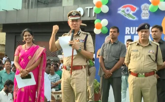 DGP Goutham Savaangh Held Run For Unit Programme In Vijayawada   - Sakshi