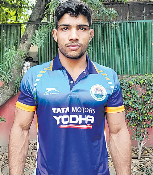 Ravinder Settles For Silver At World Wrestling Champinship - Sakshi