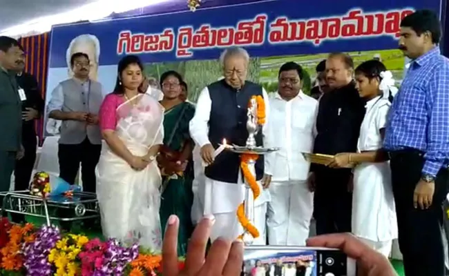 Governor Biswabhusan Harichandan Visits Amma Valasa Grama sabha At Vizianagaram - Sakshi