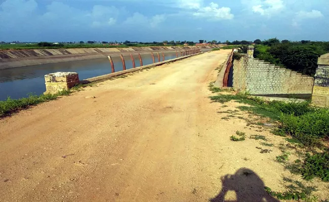 Nagarjuna Sagar Left Canal Become Dangerous In Nalgonda - Sakshi