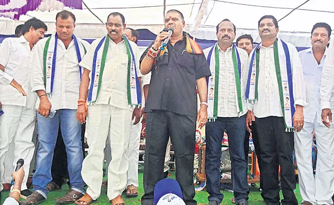 Bhimili TDP Leaders Joined In YSR Congress Party - Sakshi