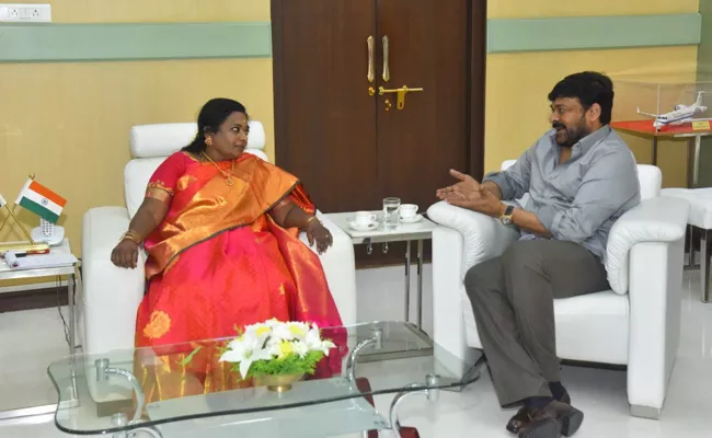 Chiranjeevi Meets Telangana Governor Tamilisai Soundararajan - Sakshi