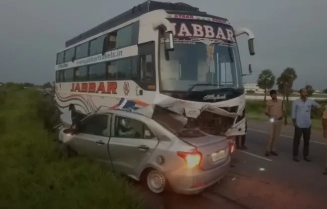 Road Accident In Guthi At Anantapur - Sakshi