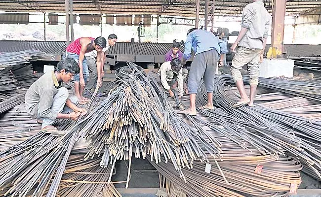 No Safety For Labourers In Iron Factories At Rangareddy - Sakshi