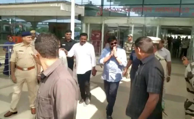 Chiranjeevi Receives Grand Welcome in Gannavaram Airport - Sakshi