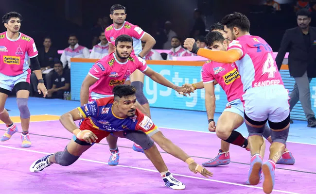 UP Yoddha Beats Jaipur Pink Panthers - Sakshi