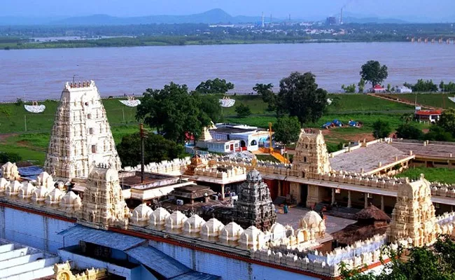 Telangana Govt To Give Pass Books For Endowment Lands On Temple Names - Sakshi