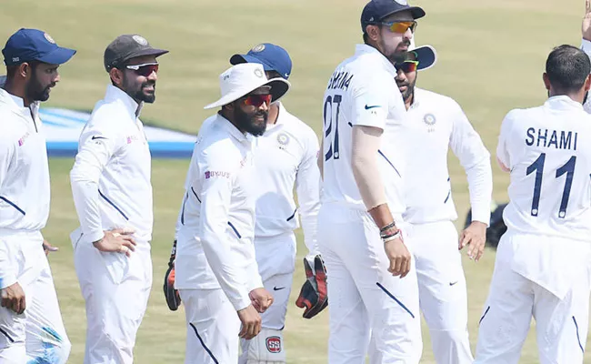 Team India Cricketers Wet In The Rain After Arrived At Airport - Sakshi