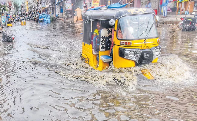 Heavy Rain Interrupted Bathukamma Celebrations In Hyderabad - Sakshi