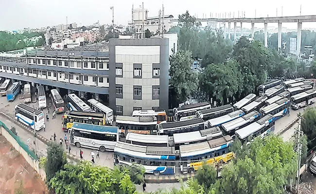 TSRTC Indefinite Strike Passengers Face Problems With Less Services - Sakshi