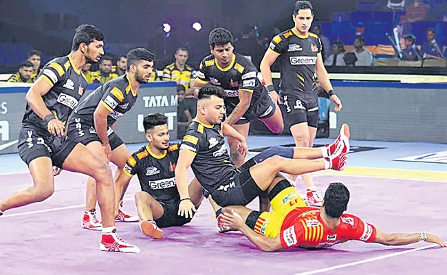 Gujarat Fortunegiants Beat Telugu Titans In PKL - Sakshi