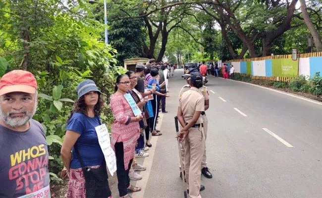 Thousands Of Trees Axed In Are Colony In Mumbai Supreme Orders Status Quo - Sakshi