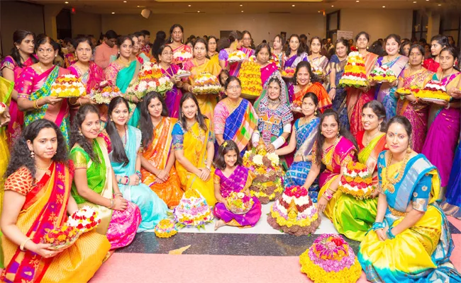 Batukamma And Dussehra Celebrations Made By American Telugu Association In Chicago - Sakshi