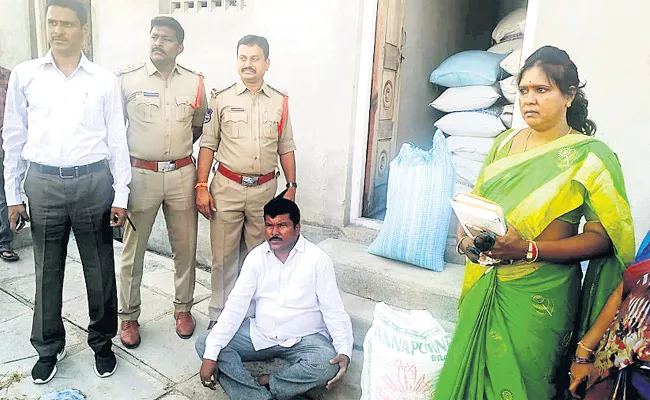 150 Quintals Of Ration Rice Seized In Tandur Mandal - Sakshi