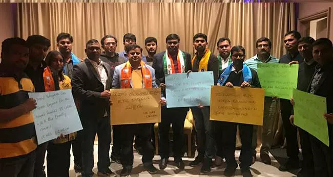 London NRIs Extending their support to the ongoing RTC employees strike - Sakshi