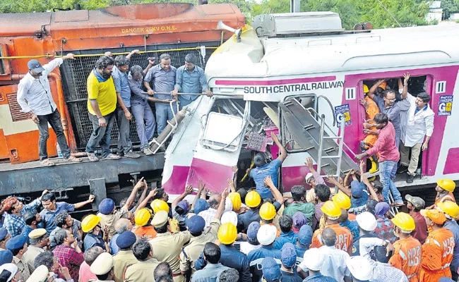 Trains Collide Near Kacheguda Railway Station - Sakshi