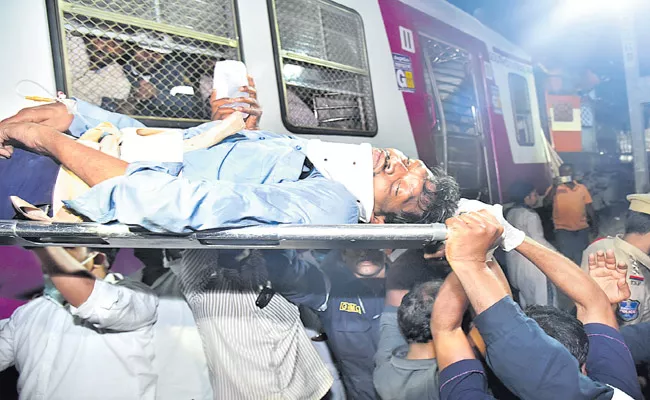 Hyderabad Trains Collision : MMTS Loco Pilot Rescued - Sakshi