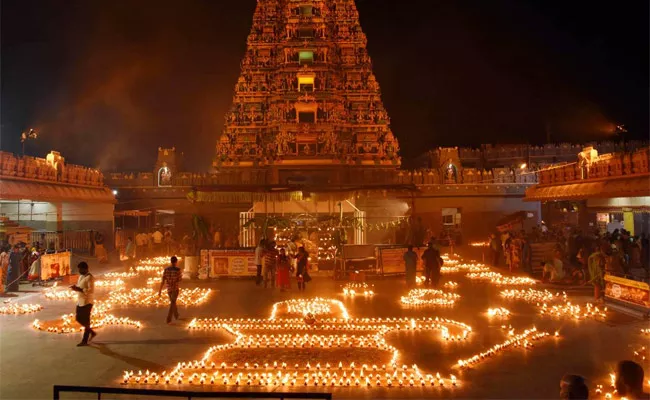 Karthika Pournami Celebrations In Indrakiladri Temple At Vijayawada - Sakshi