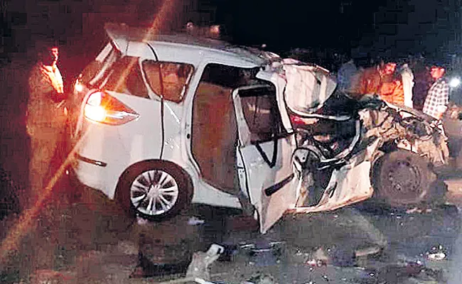 Three Engineering Students Died In Car Accident At Suryapet District - Sakshi