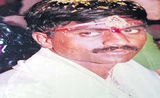 Parents Killed Their Drunkard Son At Warangal District - Sakshi