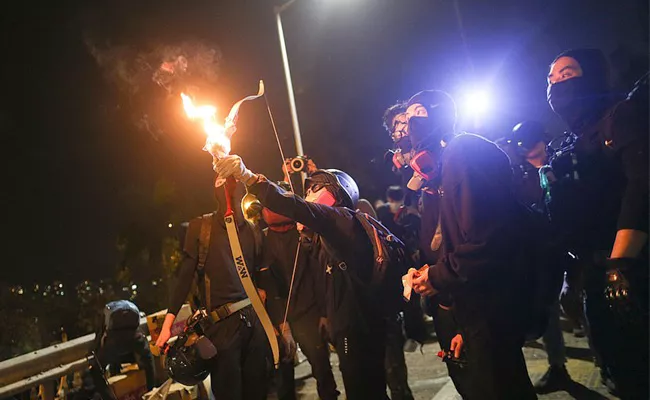 Hong Kong protests: Students Ready Bows and Arrows for Battles with Police - Sakshi