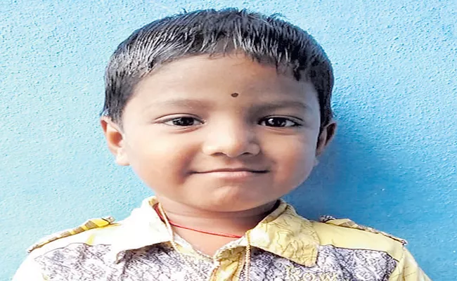 Six years old student dead in private school - Sakshi